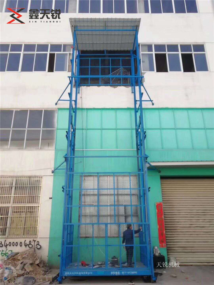 新余室外导轨式升降机